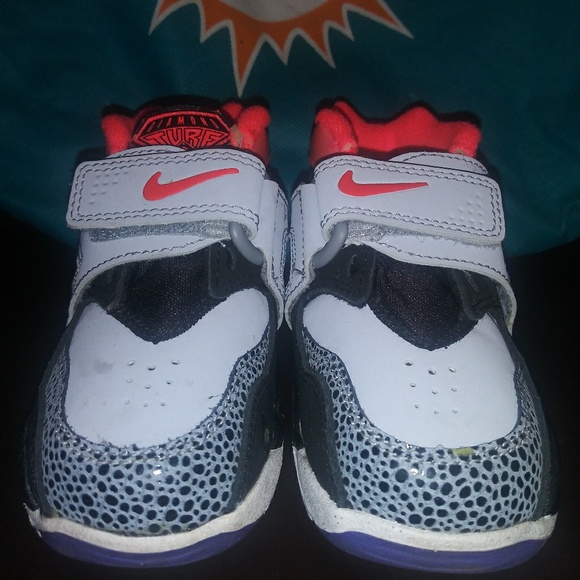 Shoes - Picture 2 of 6